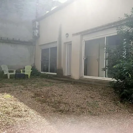 Appartement Confortable En Centre-ville + Parking Prive + Cour *