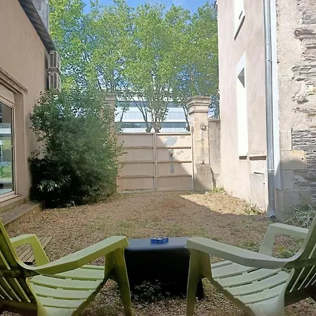 Appartement Confortable En Centre-ville + Parking Prive + Cour *